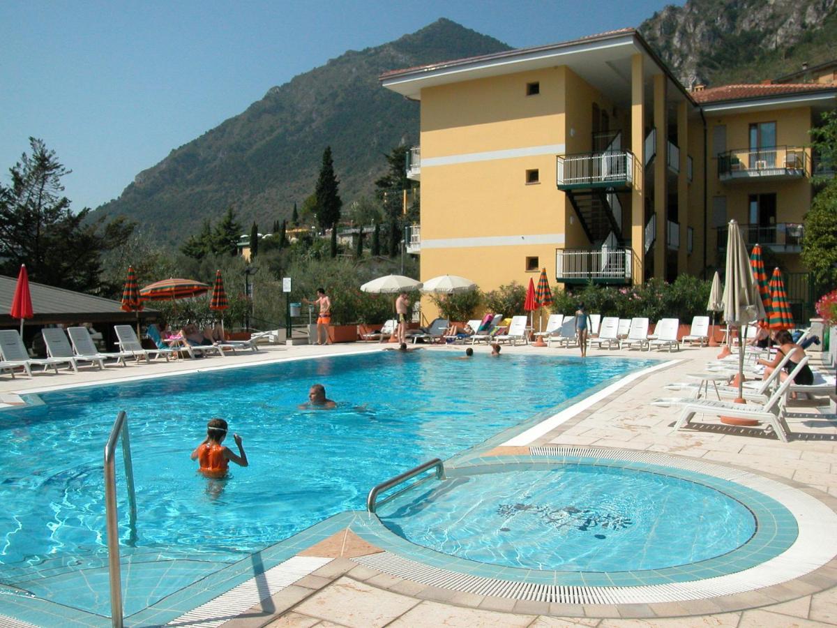 Hotel Florida Лимоне-суль-Гарда Экстерьер фото