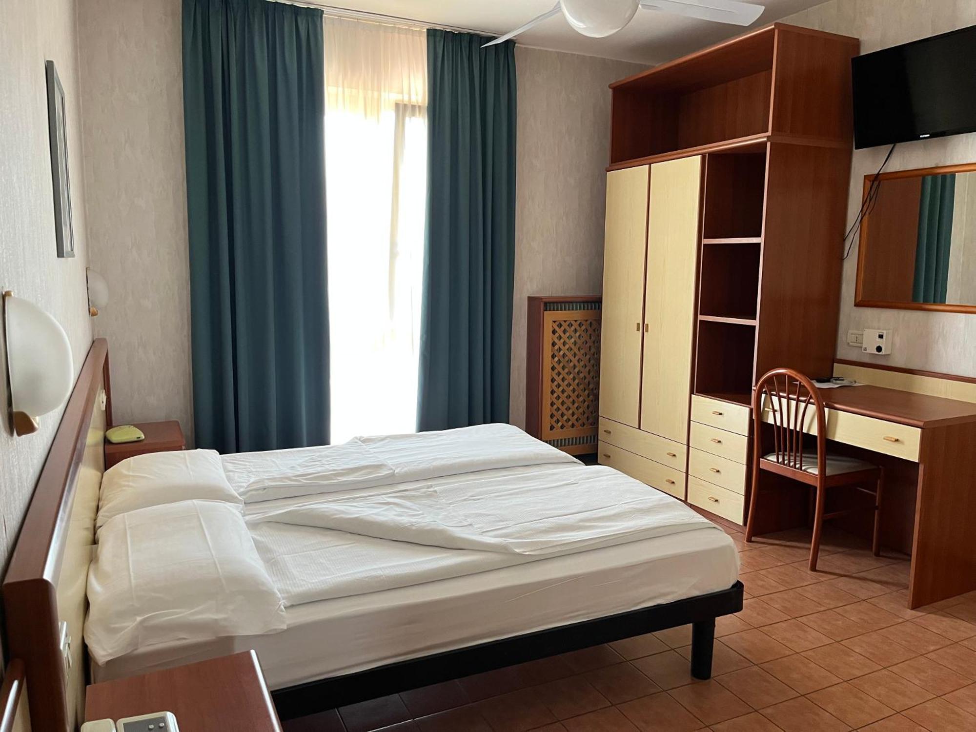 Hotel Florida Лимоне-суль-Гарда Экстерьер фото