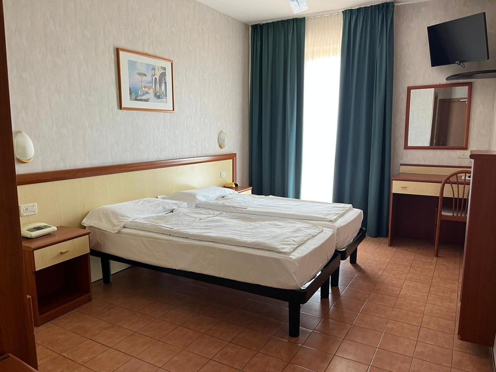 Hotel Florida Лимоне-суль-Гарда Экстерьер фото