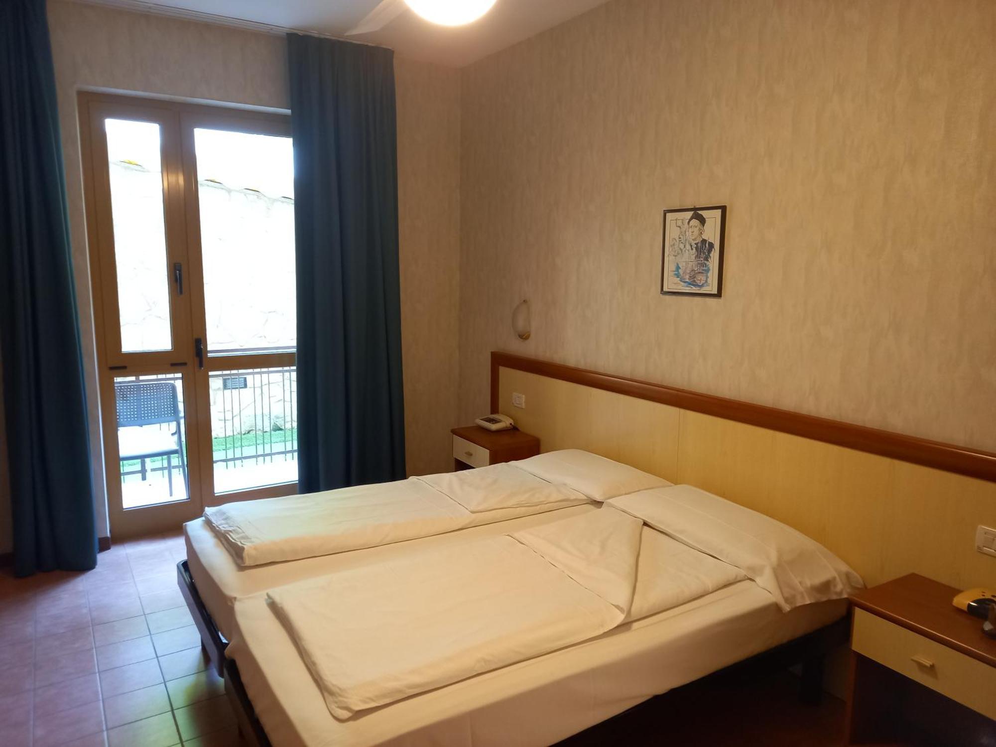 Hotel Florida Лимоне-суль-Гарда Экстерьер фото