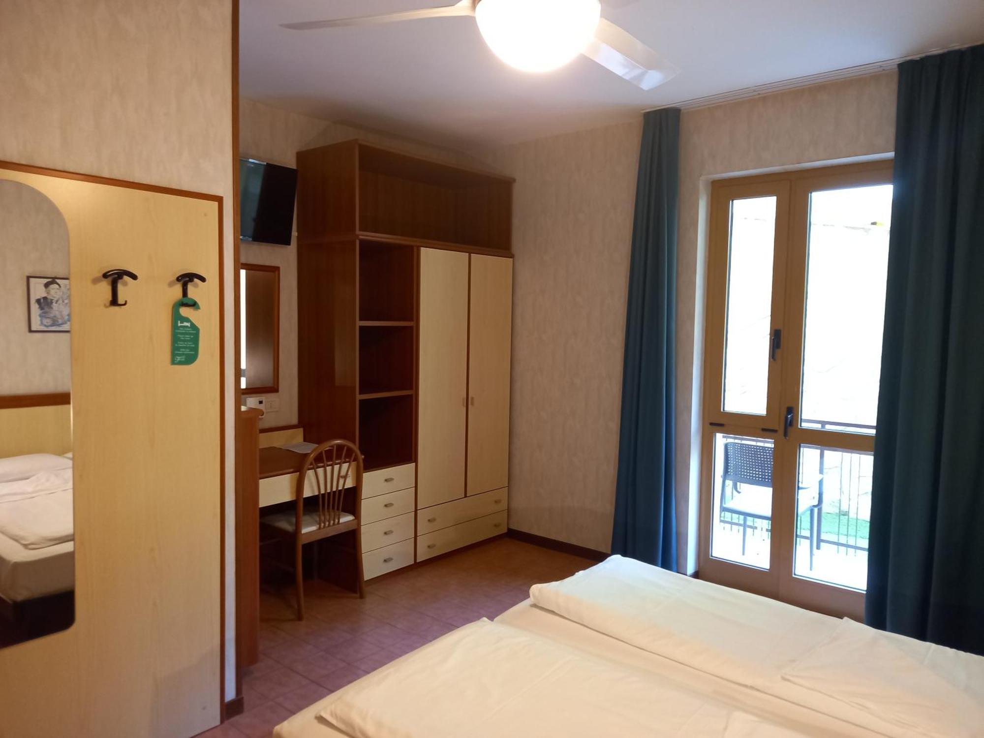 Hotel Florida Лимоне-суль-Гарда Экстерьер фото