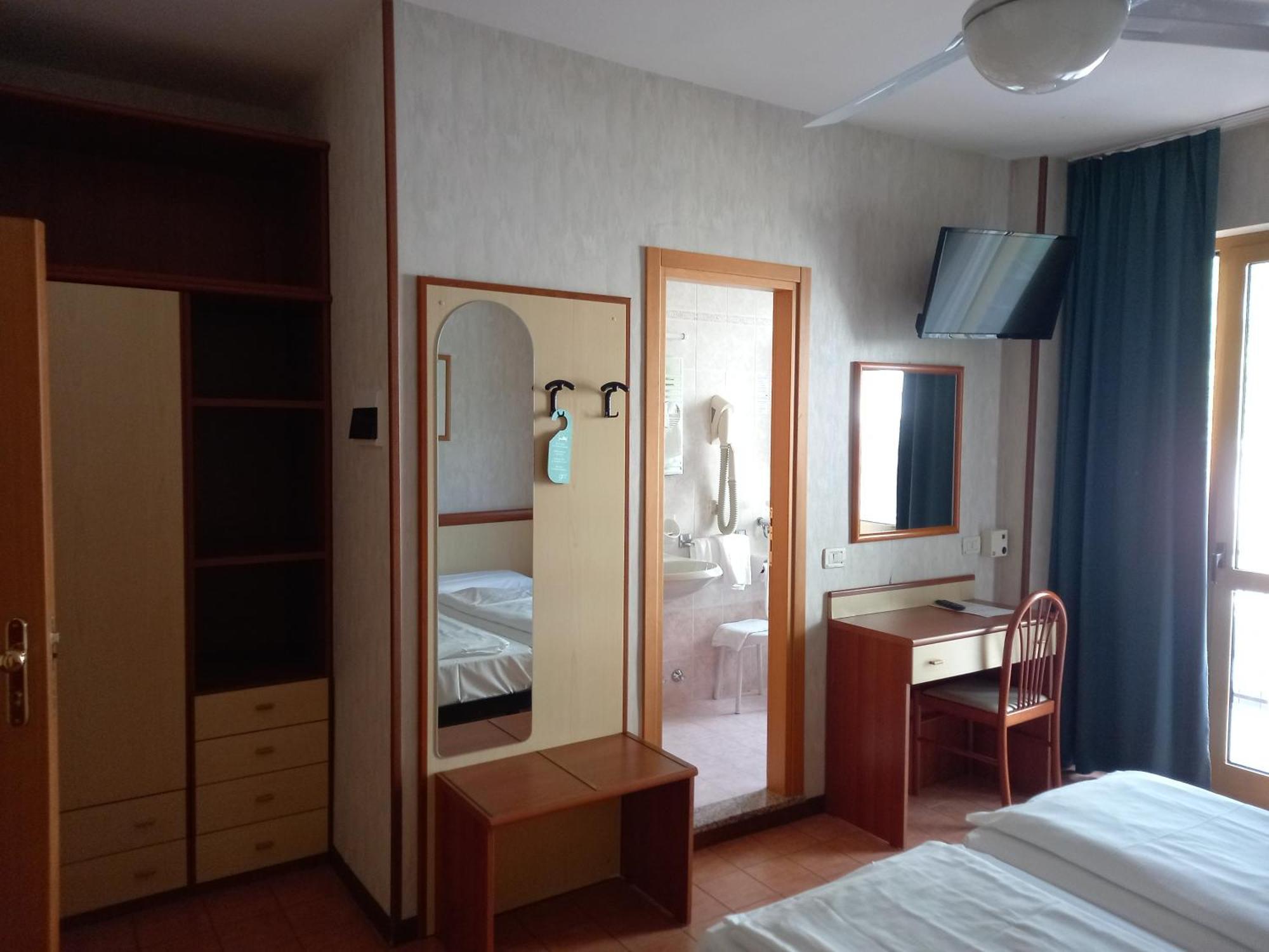 Hotel Florida Лимоне-суль-Гарда Экстерьер фото