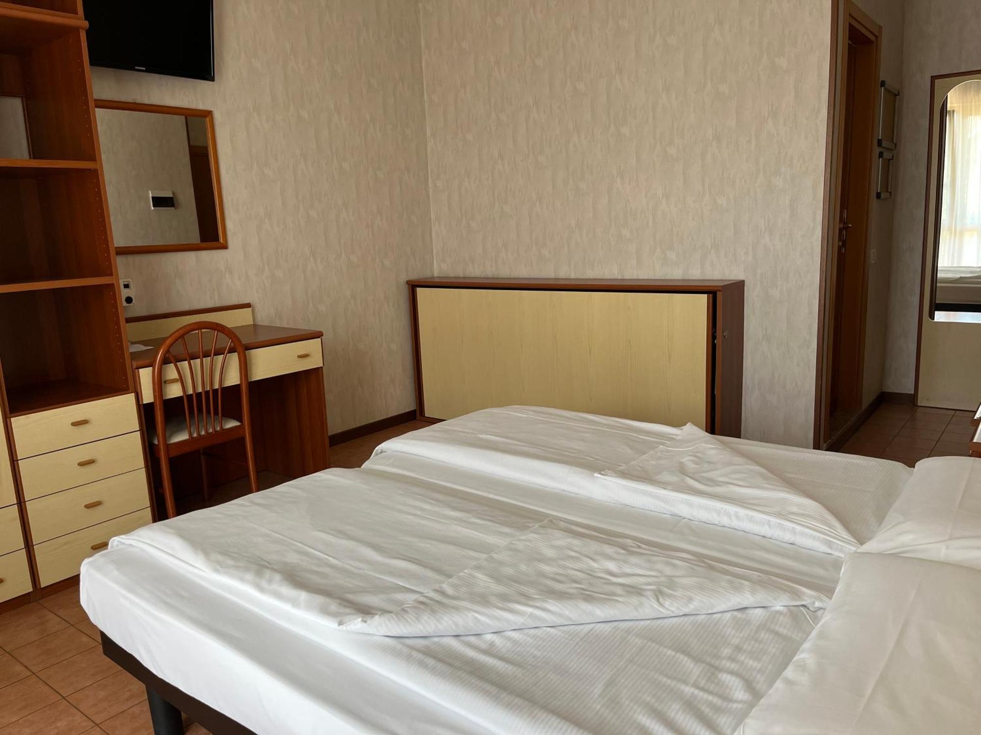 Hotel Florida Лимоне-суль-Гарда Экстерьер фото