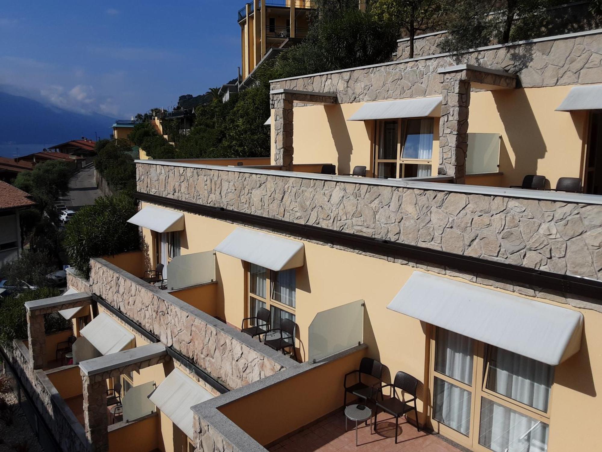 Hotel Florida Лимоне-суль-Гарда Экстерьер фото